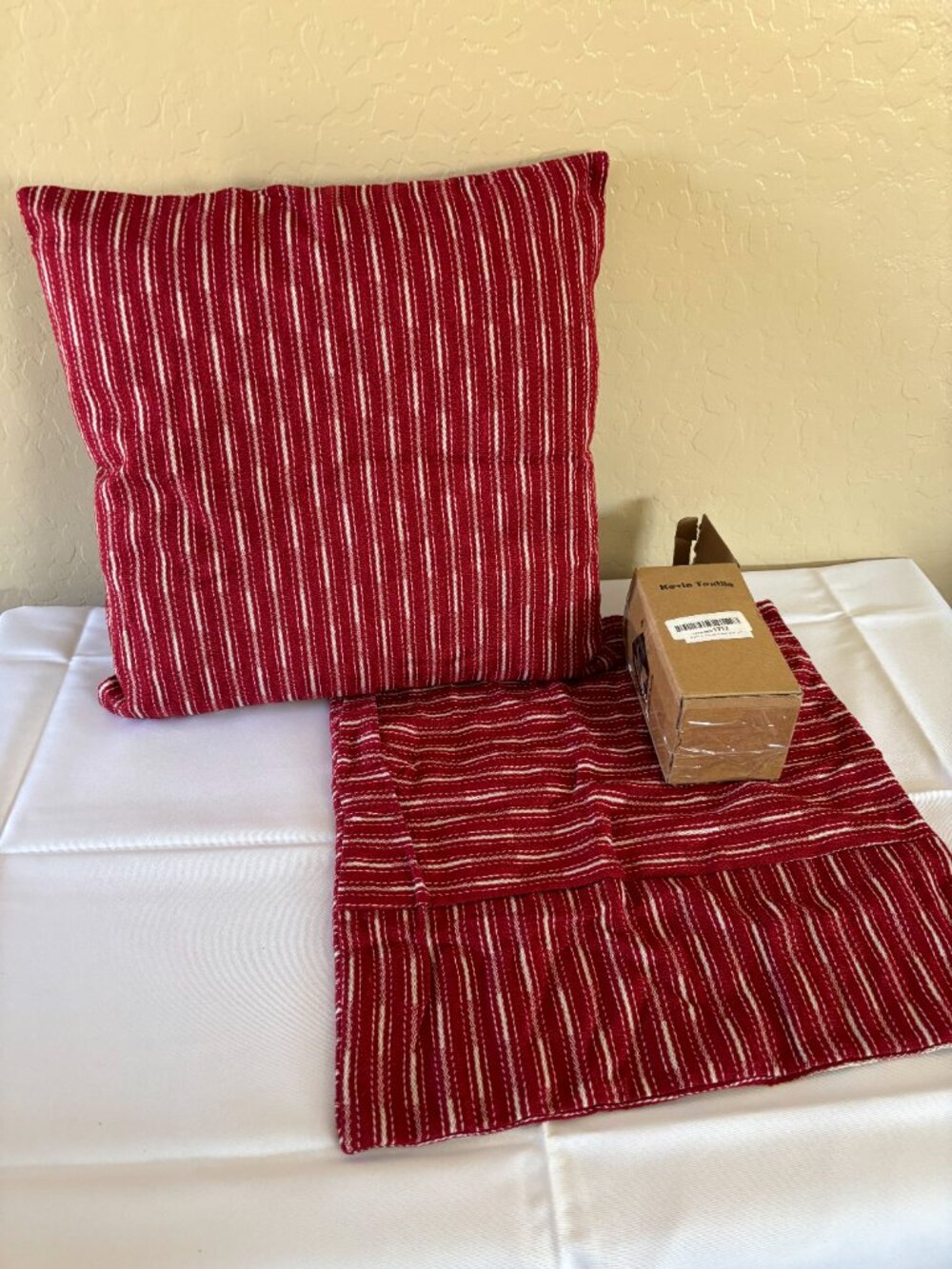 2 Pc 18x18" Reversible Throw Pillow covers - Picture 2 of 4